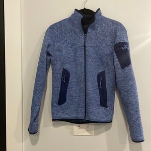 Arc’Teryx women’s polartec blue zip up jacket with zip pockets size small